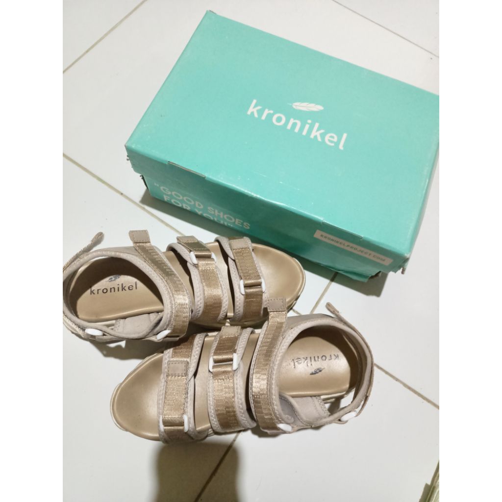 [PRELOVED] Sandal Merk Kronikel Size 40