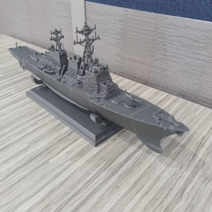Miniatur Kapal Perang Destroyer Skala 1:700 dari Bahan Cetak 3D