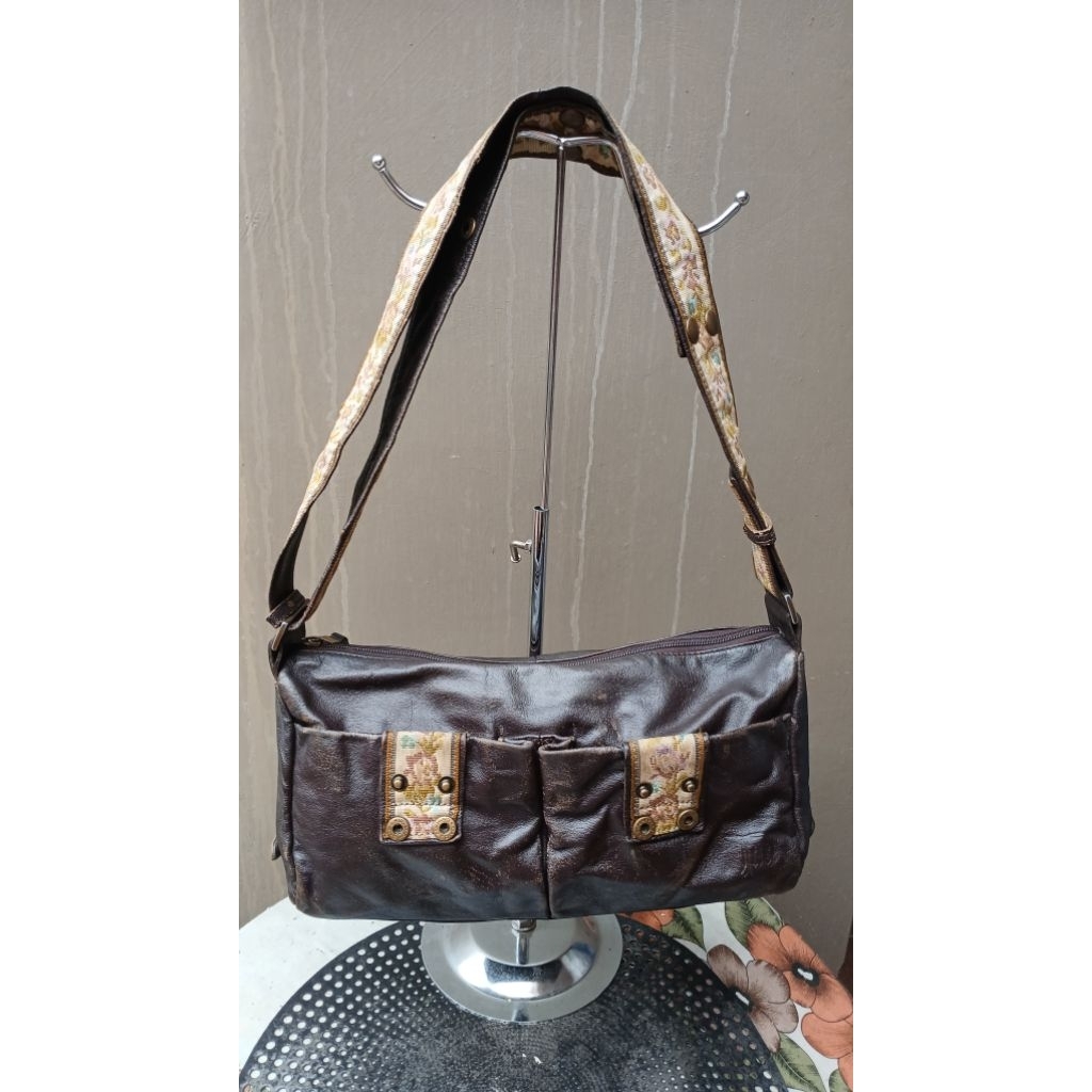 Tas selempang kulit coklat