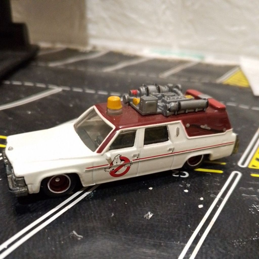 Hot Wheels  Premium Ghostbusters Ecto 1