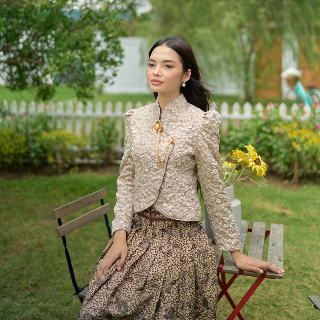 Kebaya Janggan Croptop Latte / Kebaya Janggan Modern Nude Coksu / Baju Wisuda Bridesmaid Nude