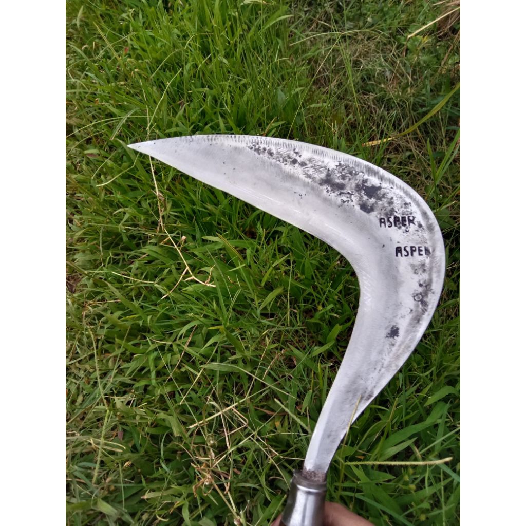 Arit Pengarit Rumput Model Jawa – Alat Berkebun Tradisional Baja Tempa Kuat