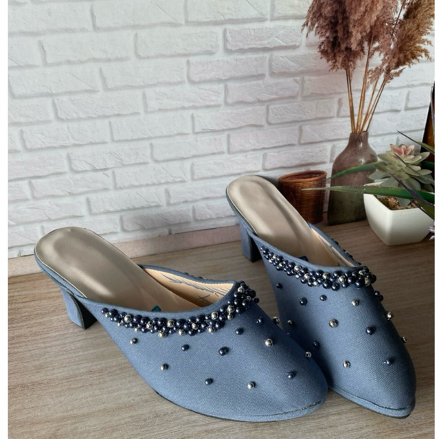 Sendal selop pengantin warna denim
