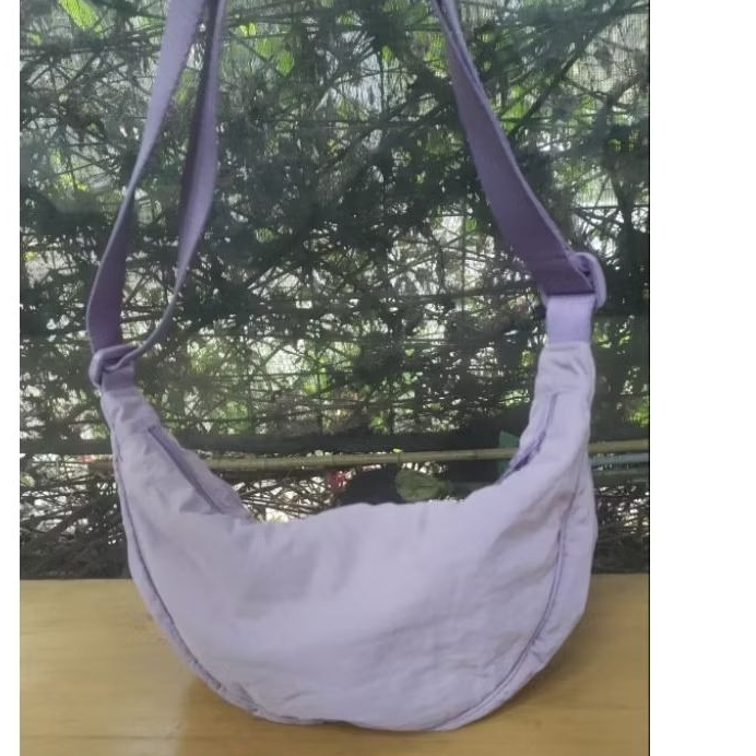 preloved uniqlo sling bag