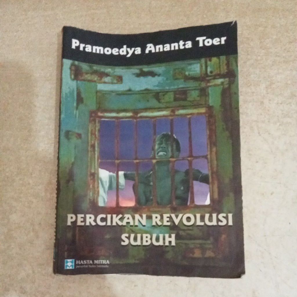 Buku Pramoedya Ananta Toer: PERCIKAN REVOLUSI SUBUH