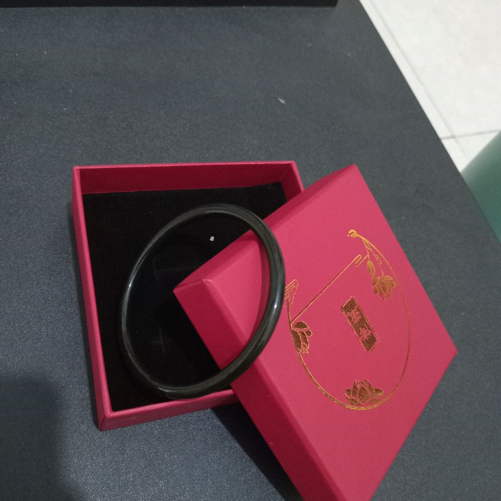 Gelang Giok Hetian / Hétián yù/ Hetian Jade