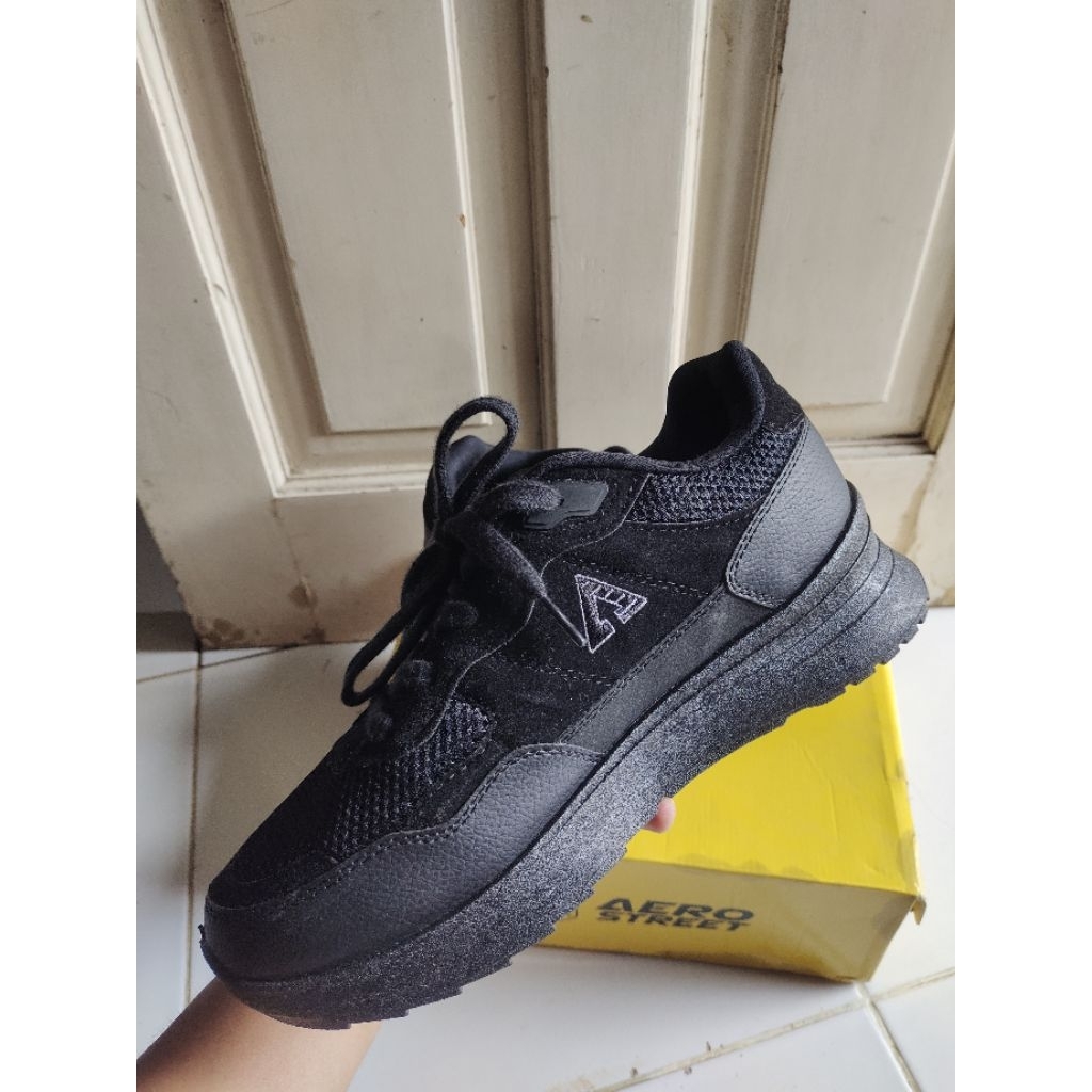 Sepatu Running Aero Street Ortiz full black