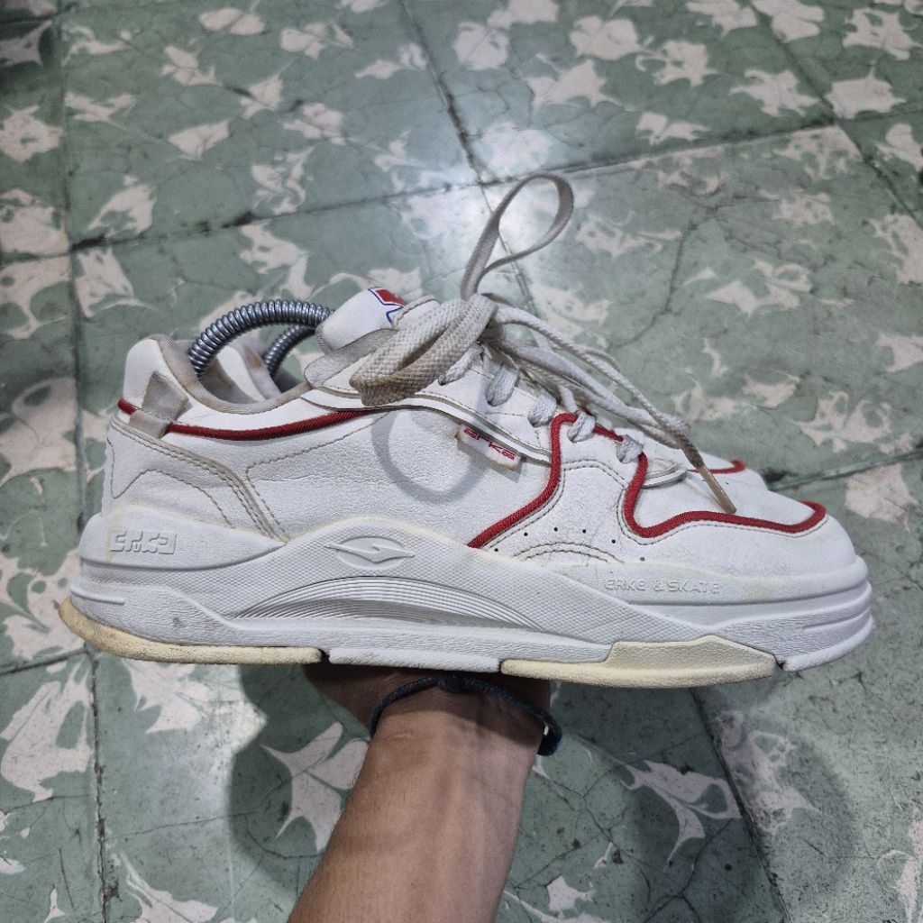 Sepatu Erke Low Pria(40)