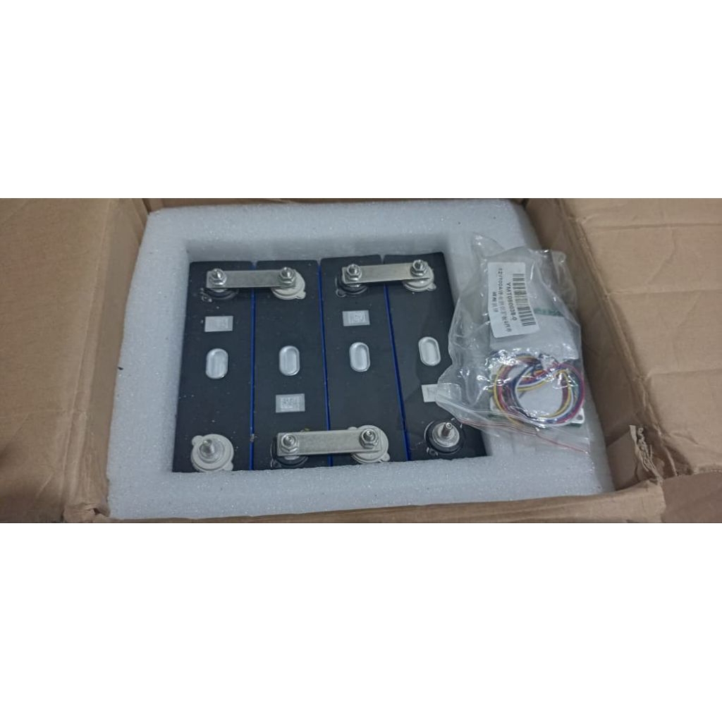 Baterai lifepo4 12v 120ah + bmsBaterai lifepo4 12v 100ah + bms