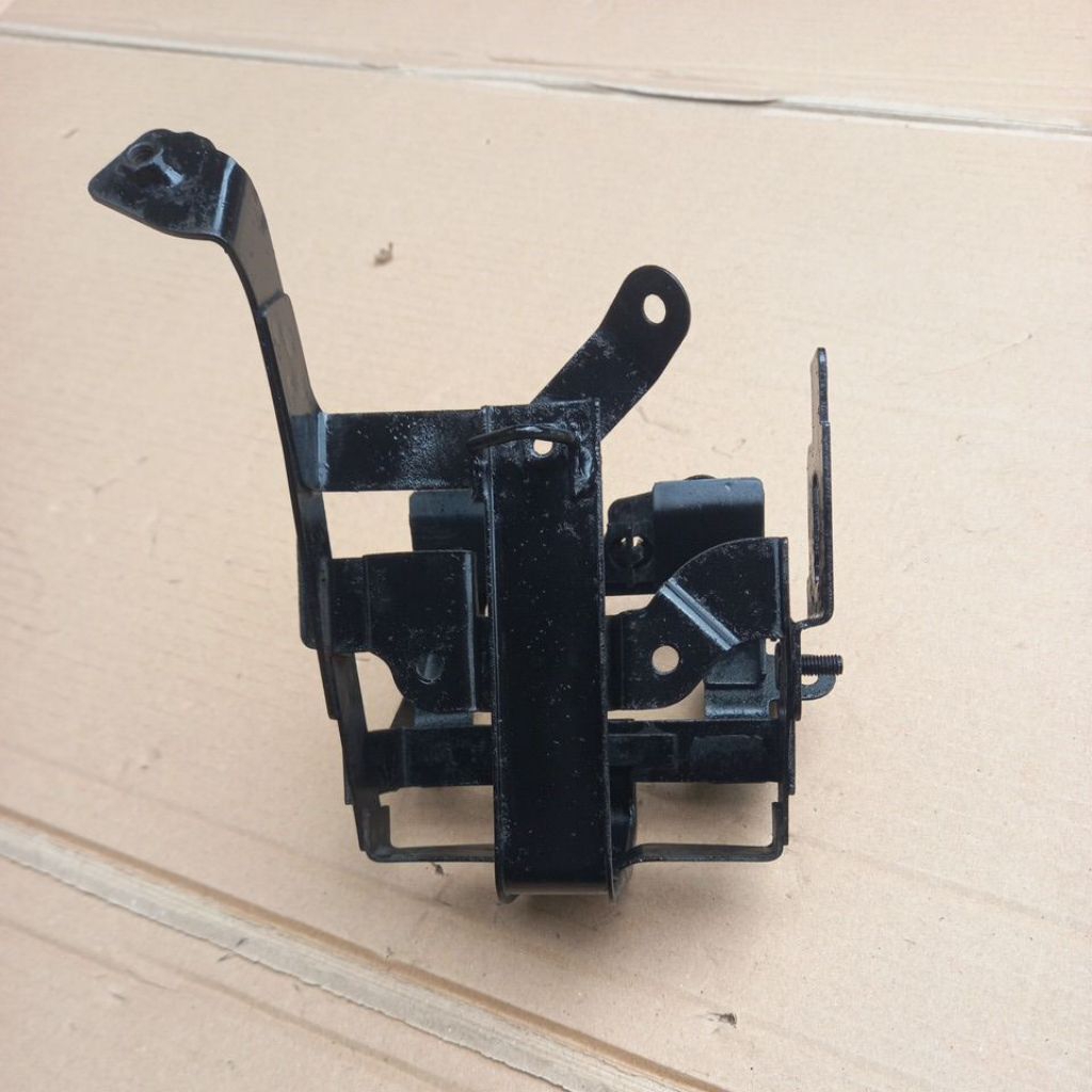 Breaket Pangkon Aki Vario 110 old original motor