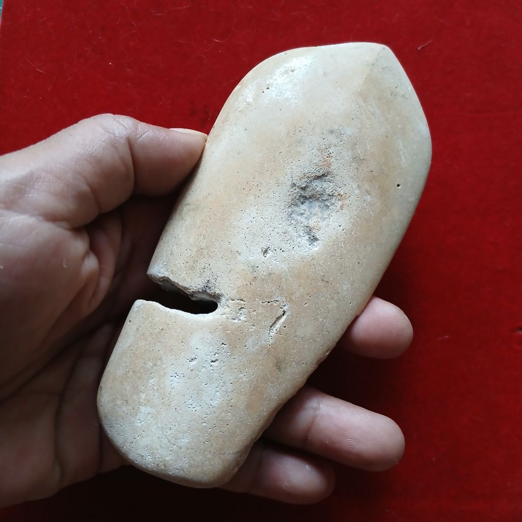 Koleksi Temuan Galian Tanah Kapak Batu Purba