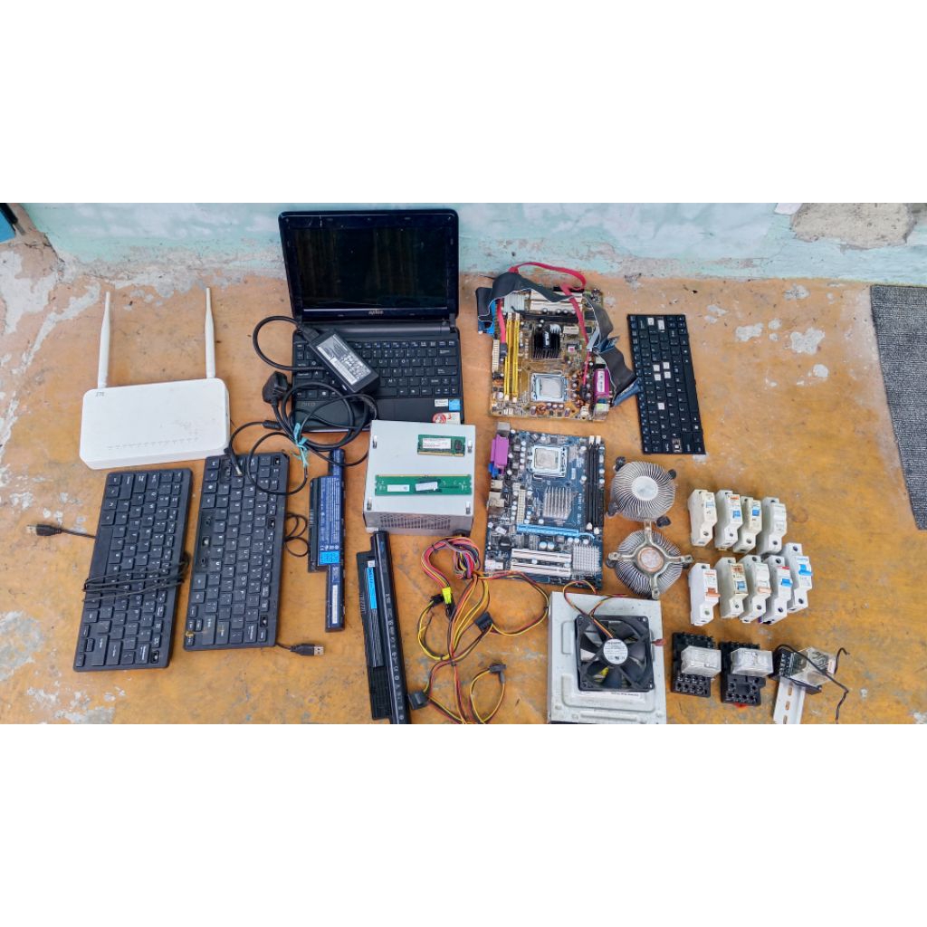 borongan sparepart komputer bekas campur/motherboard PC/psu/ram/keyboard/router/laptop bekas dll