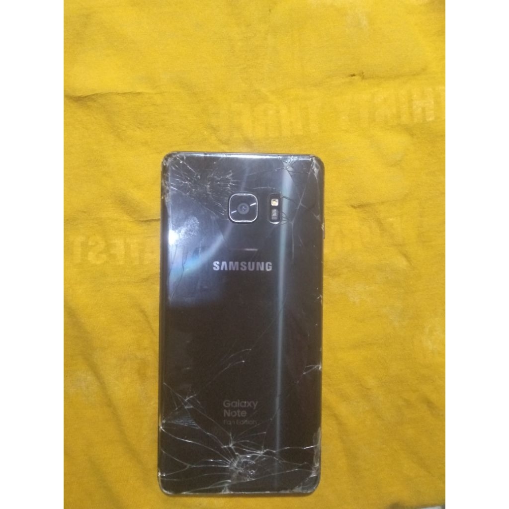 galaxi samsung note fe ram 4/64 gb kondisi layar lcd pecah