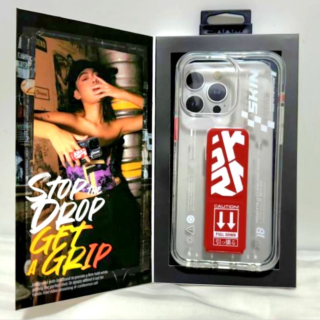 PLAYWORKS Skinarma Iphone 15 Pro case strap red