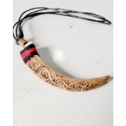 kalung etnik taring  babi ukir