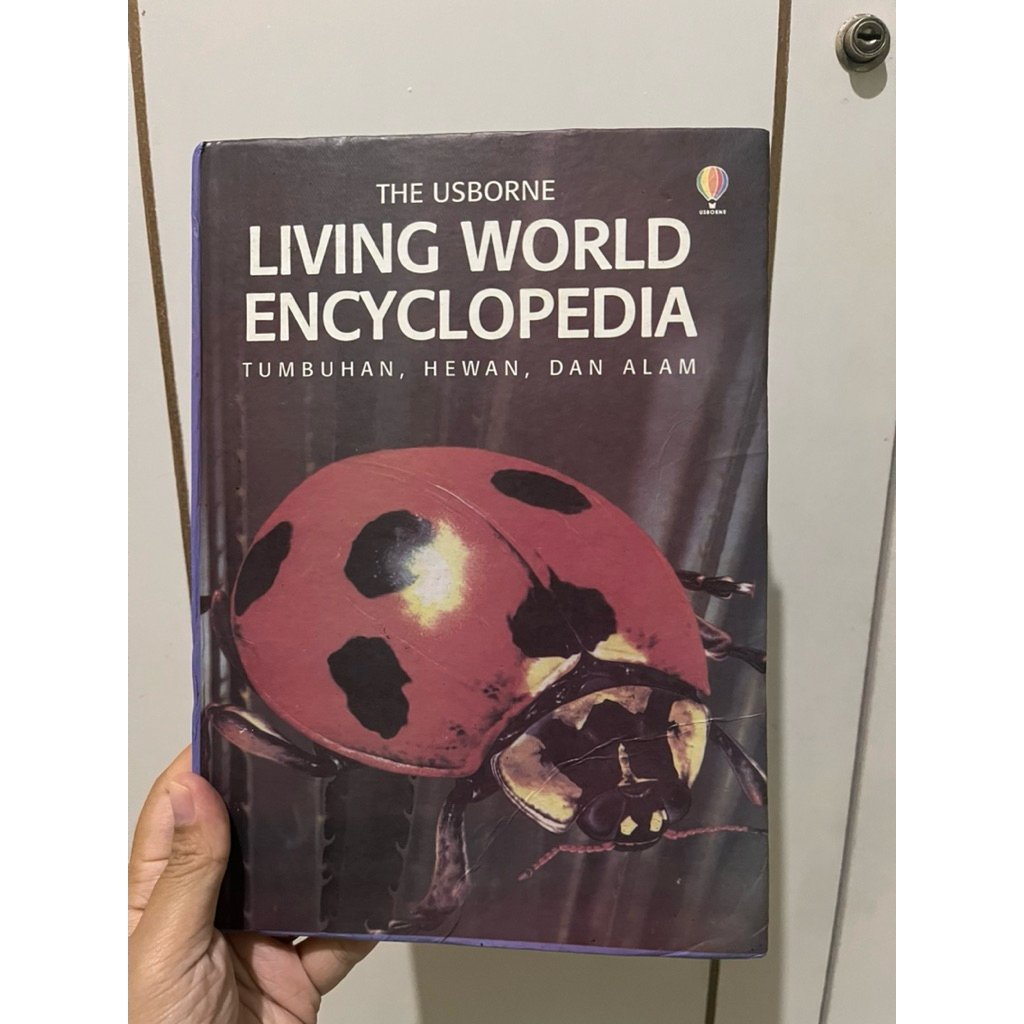 Living world encyclopedia usborne preloved