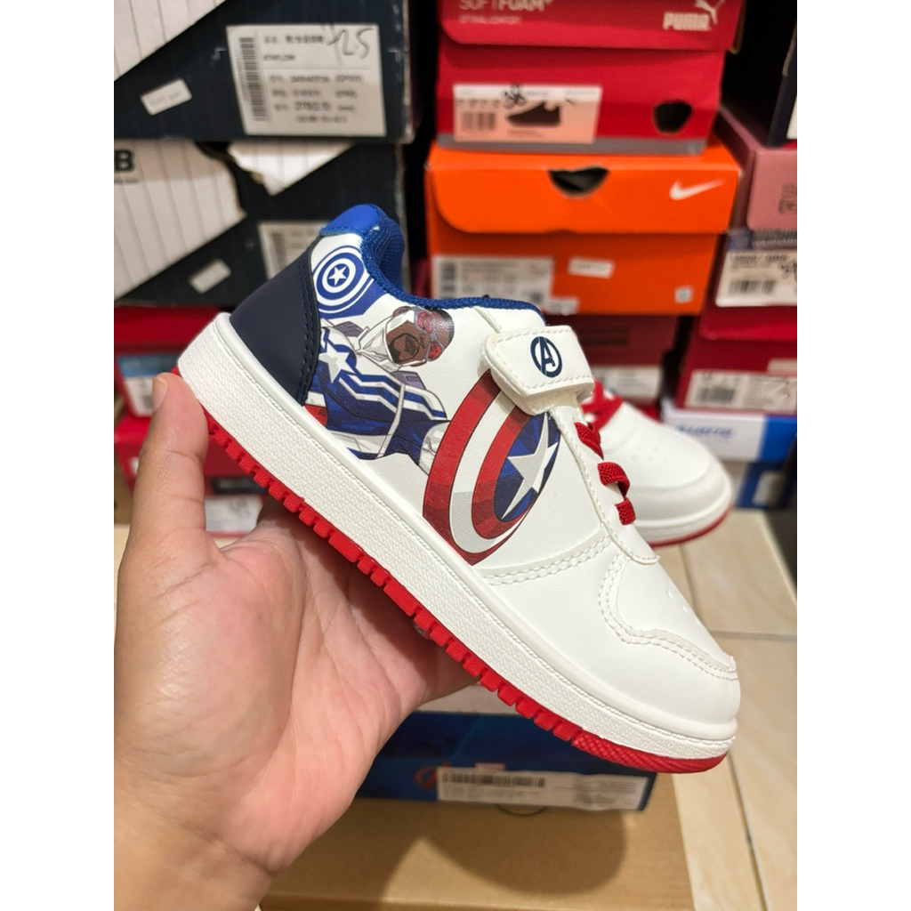 Sepatu Anak Marvel Avengers Warna White Red