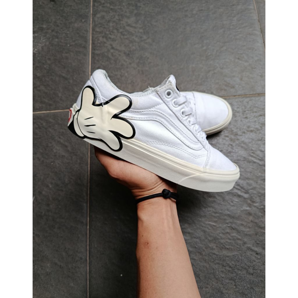 vans oldskool x disney mickey mouse