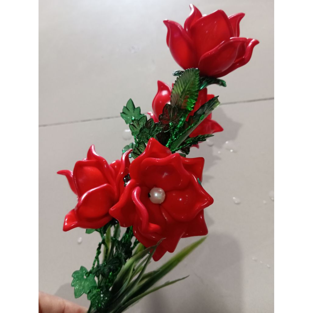 bunga mawar akrilik
