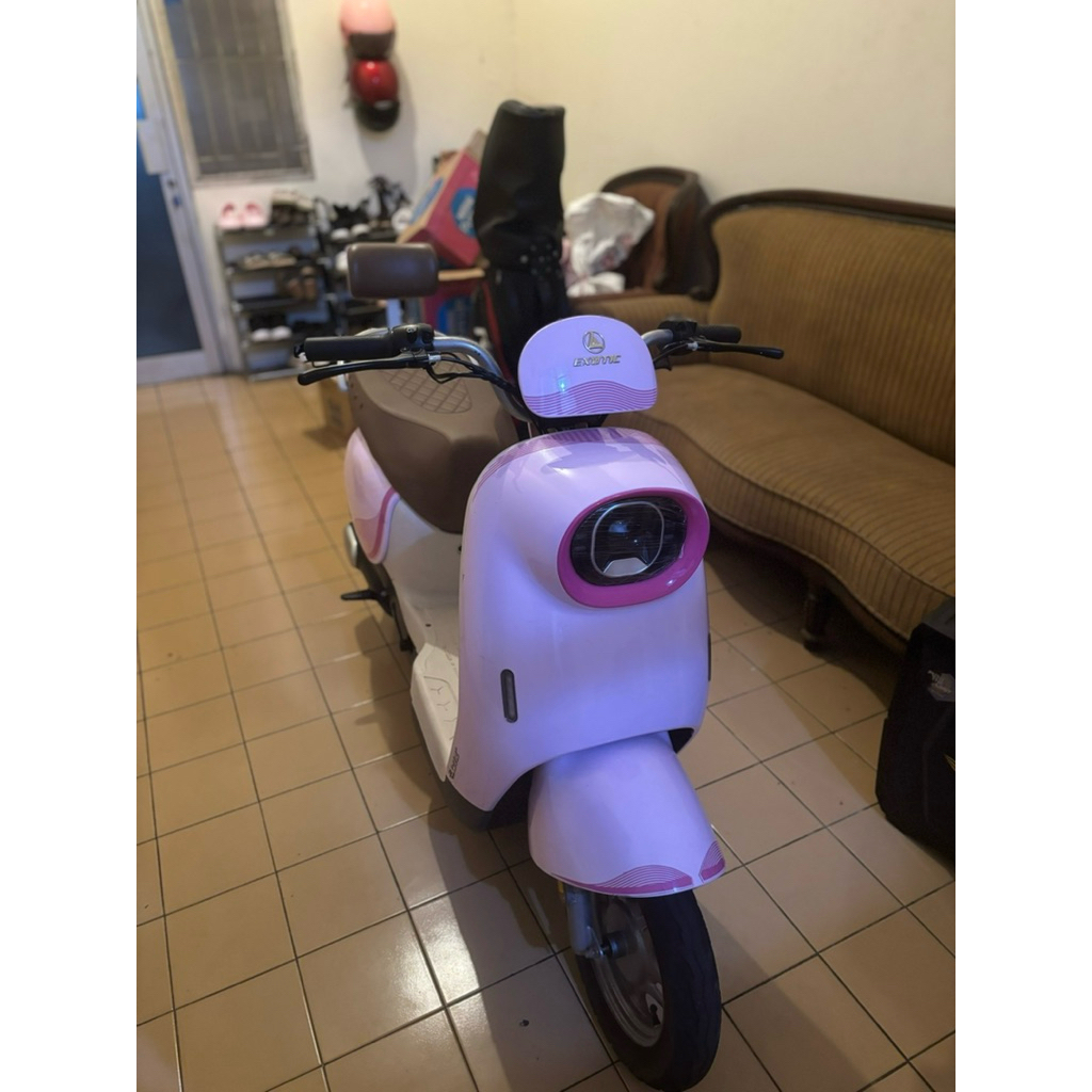 PRELOVED SEPEDA LISTRIK EXOTIC VARILUX PINK