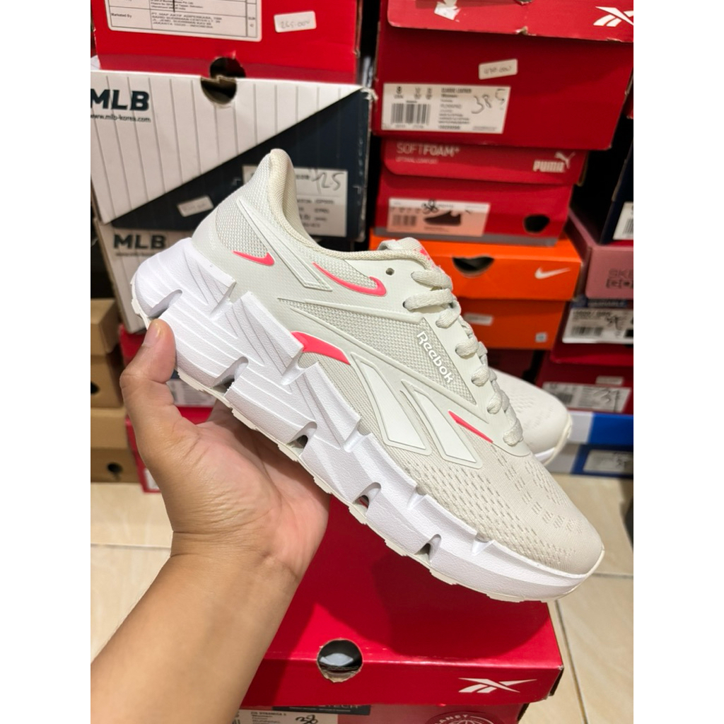 Sepatu Reebok ZIG Dynamica 6 Running Women Warna White Grey Pink