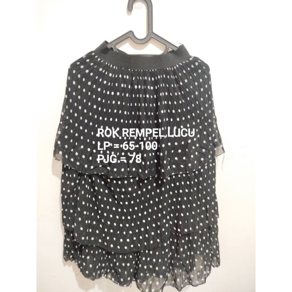 ROK REMPEL PRELOVED & BAJU RAJUT LUCU ADA PITA DI BELAKANG