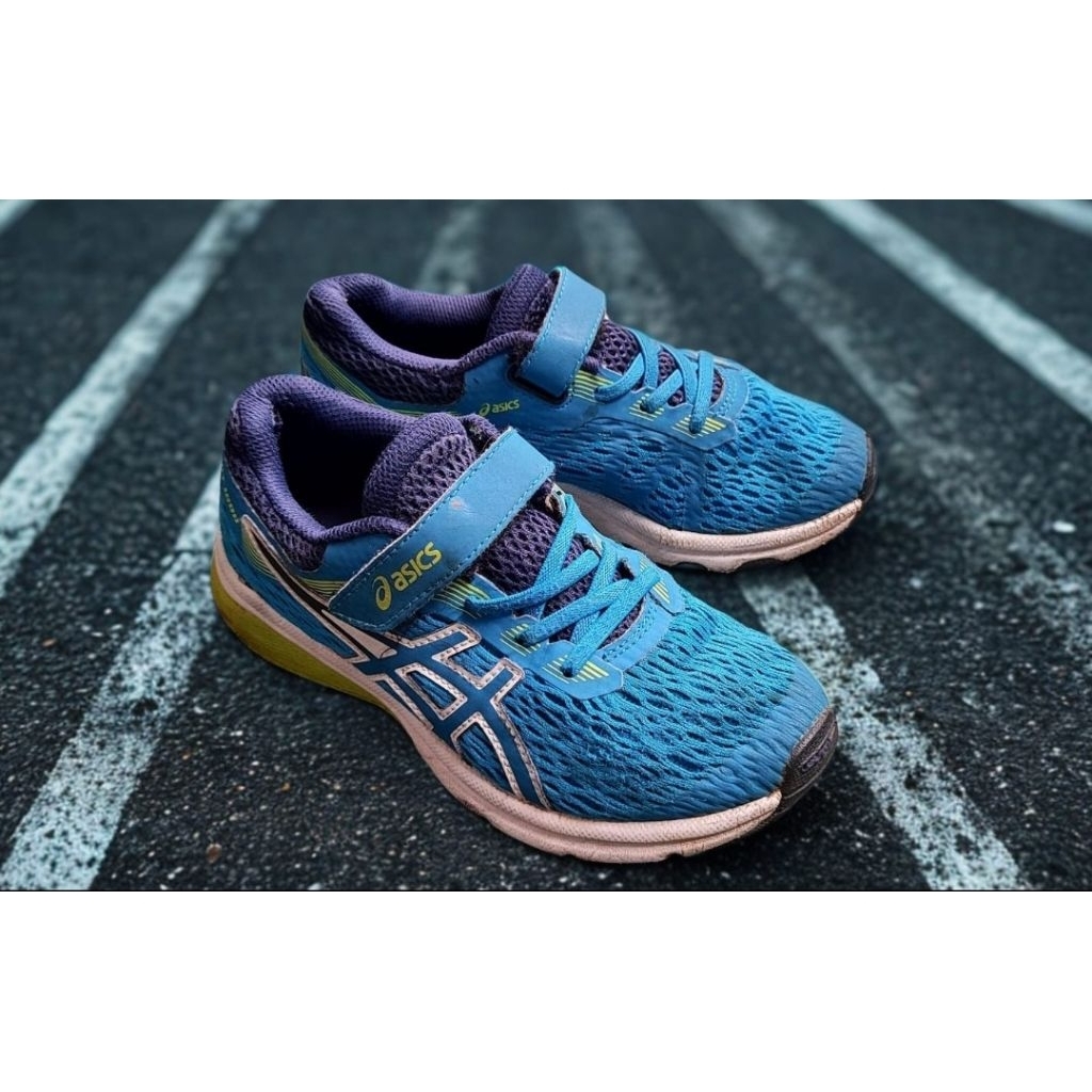 Sepatu asics (preloved)