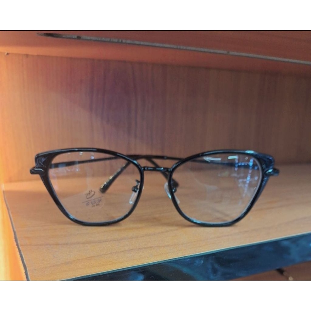 Kacamata Cat Eye Titanium
