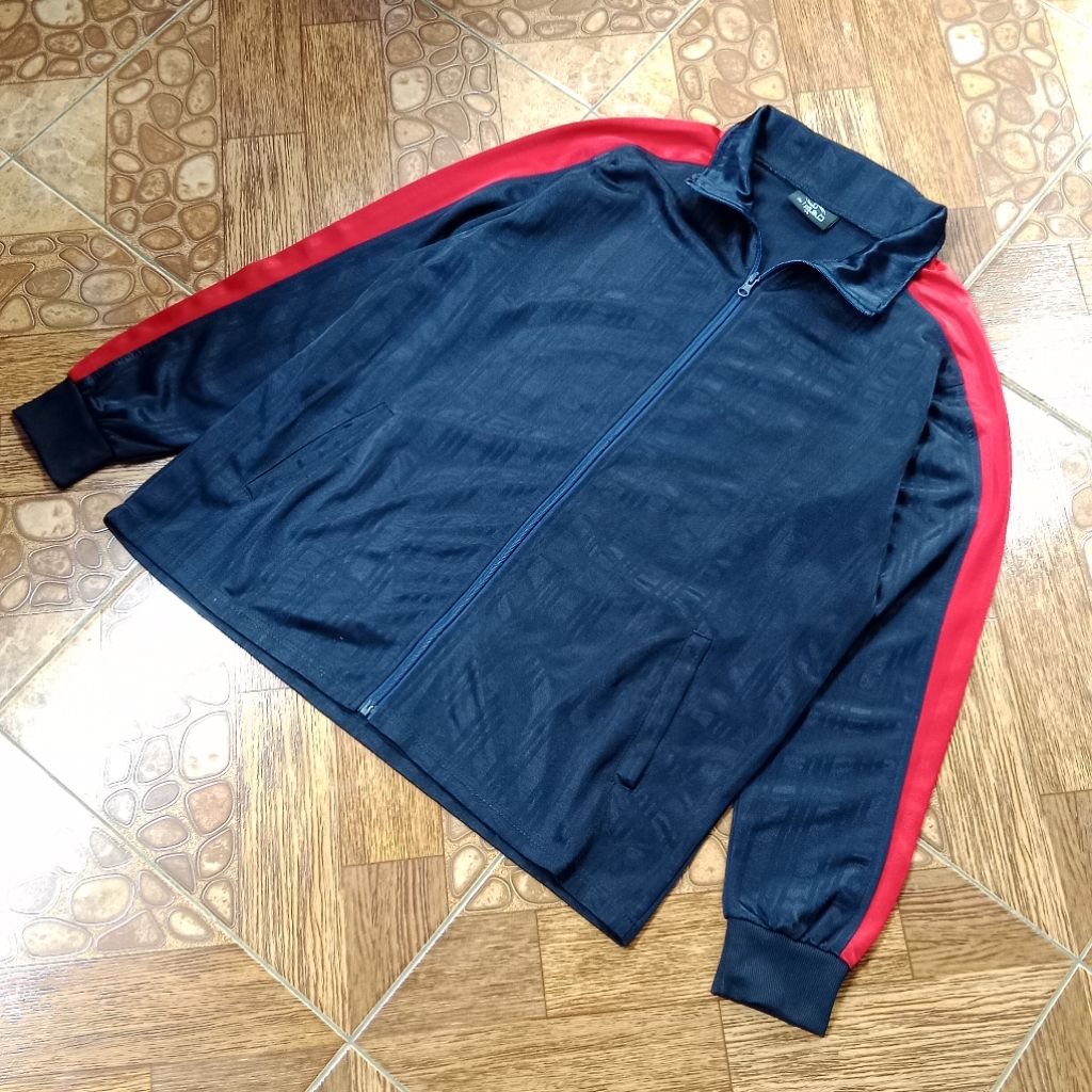 tracktop casual | tracktop no brand | tracktop hitam merah | tracktop second | tracktop murah