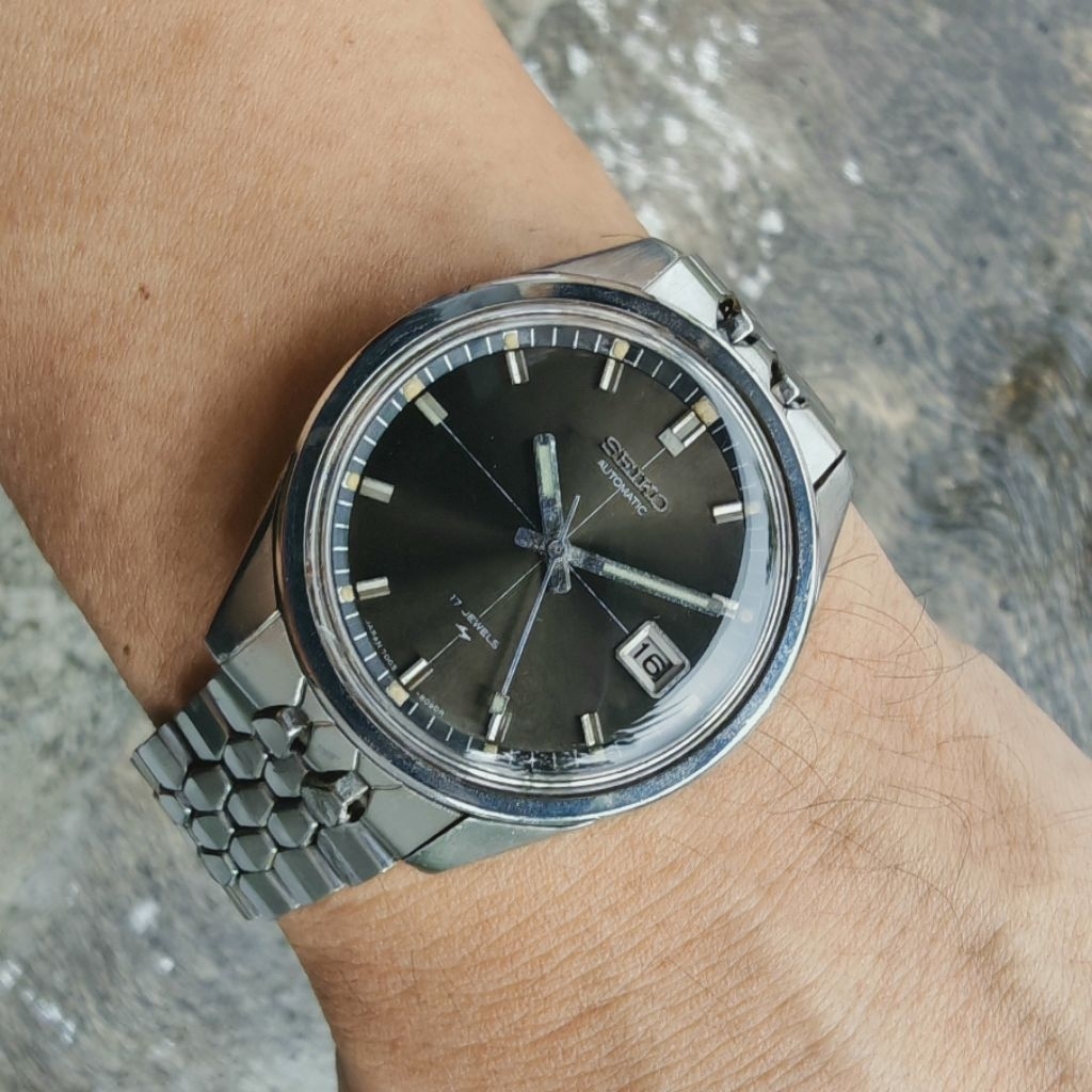 70s Vintage Seiko Jumbo automatic date 7005-8062 Grey crosshair Sunburst Dial very nice condition Al