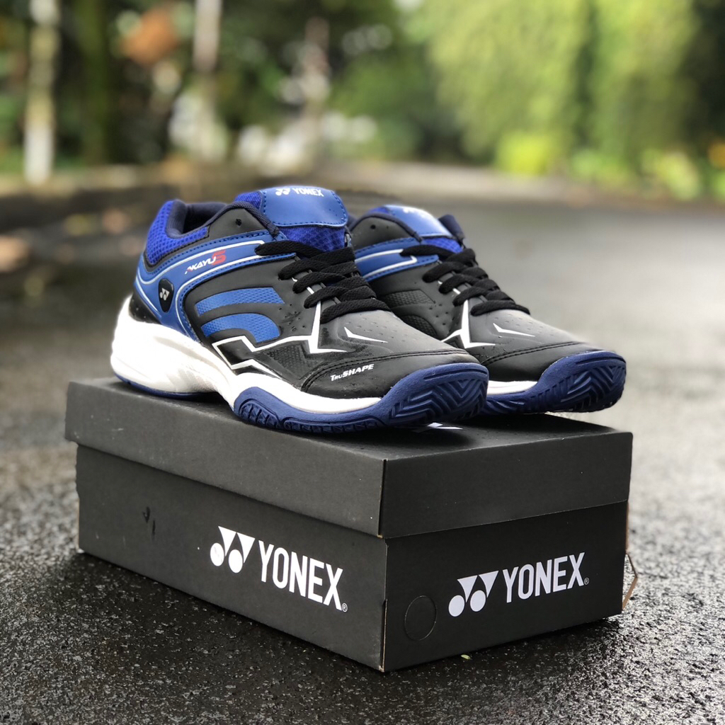 sepatu badminton keren ringan Yonex sole karet
