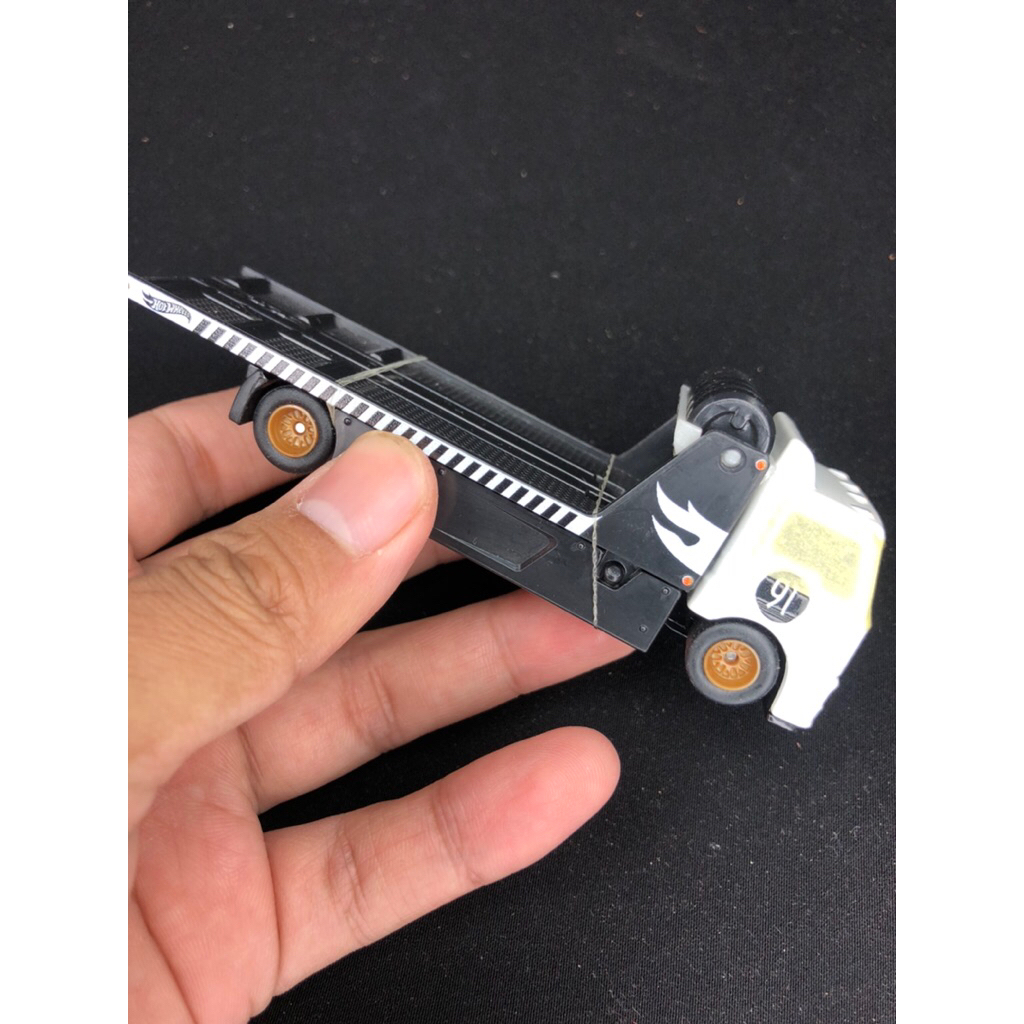 Hotwheels NEW LOOSE FLEET STREET Truck Diorama Japanese Tuners