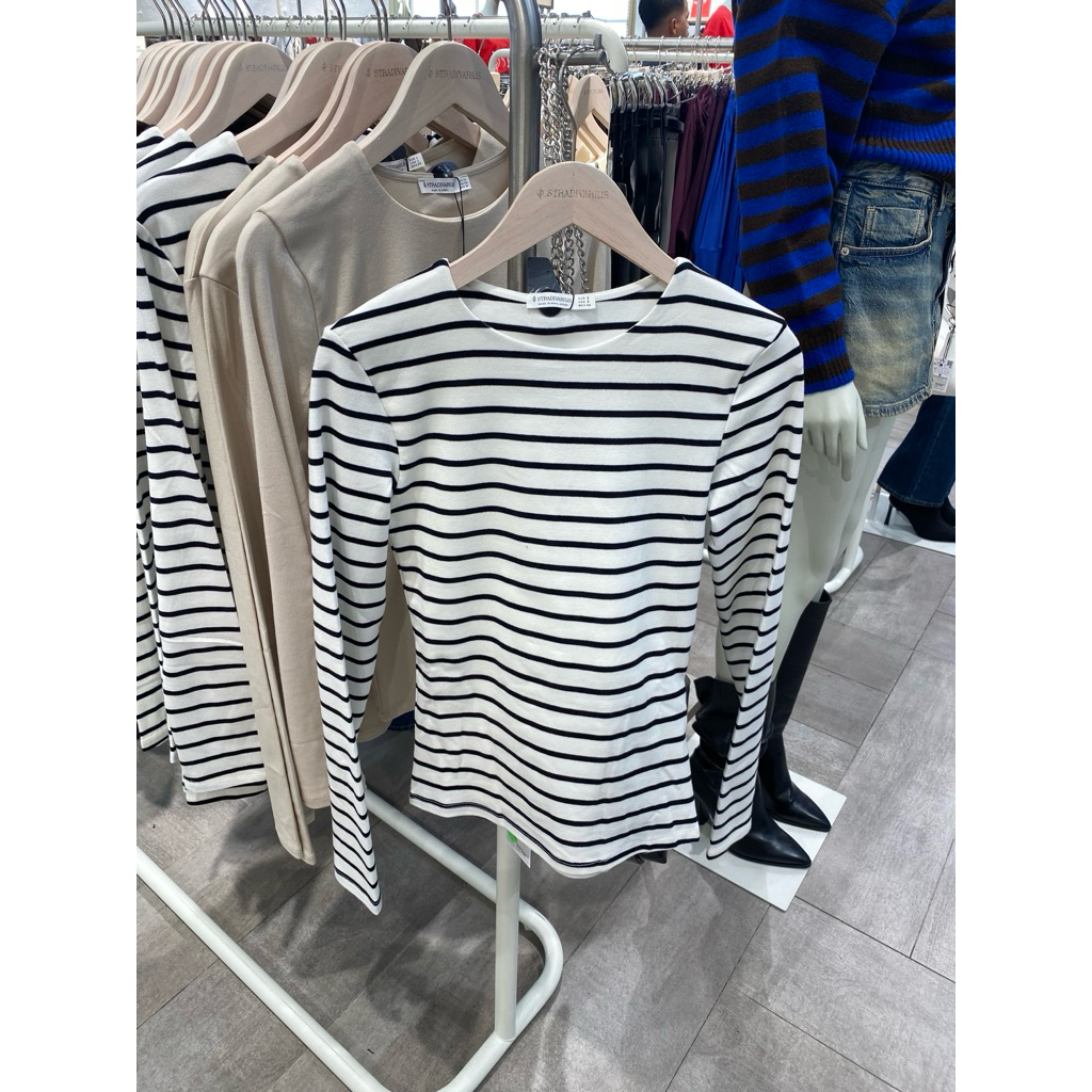 Jastip Stradivarius Tshirt Kaos