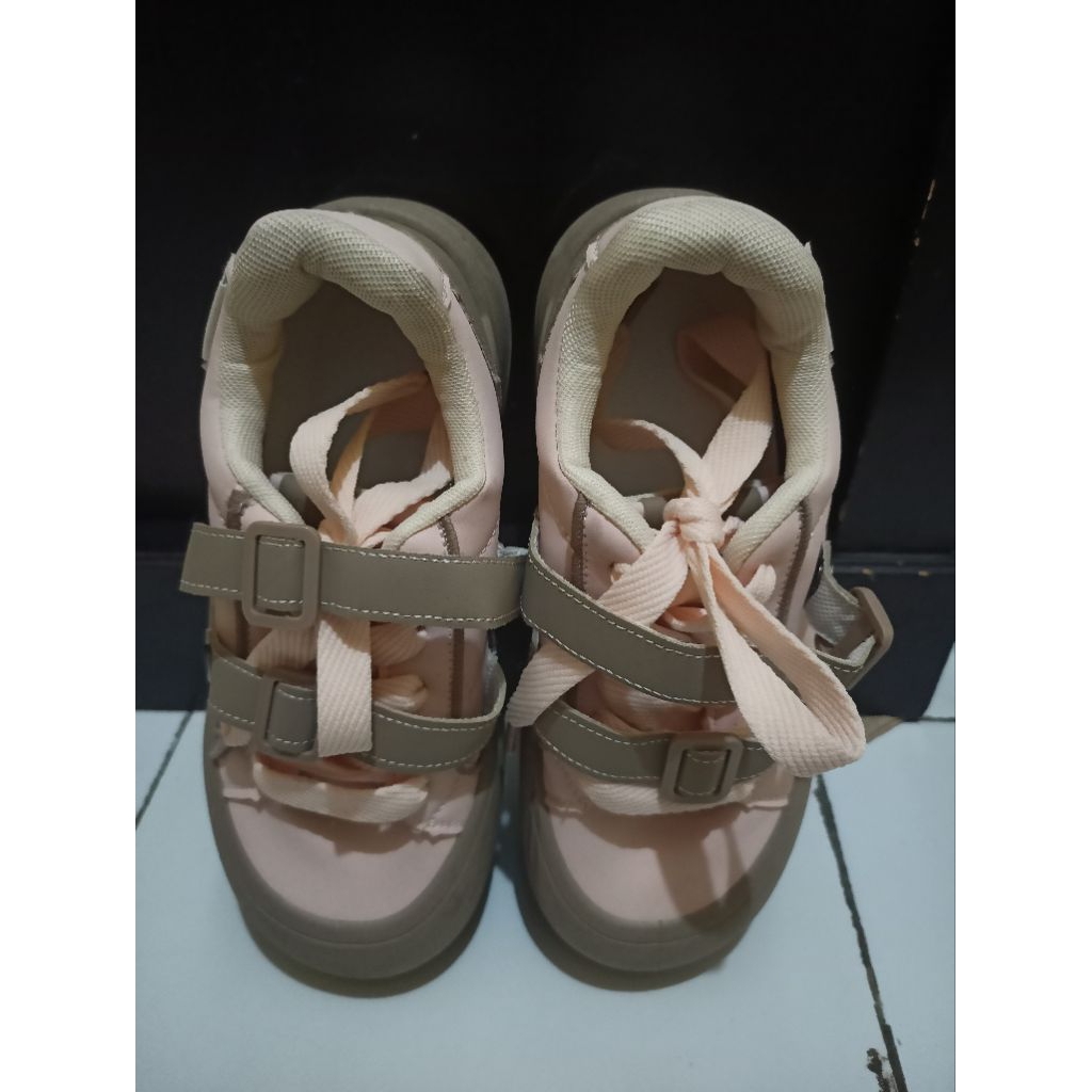 PRELOVED Sepatu Zealo