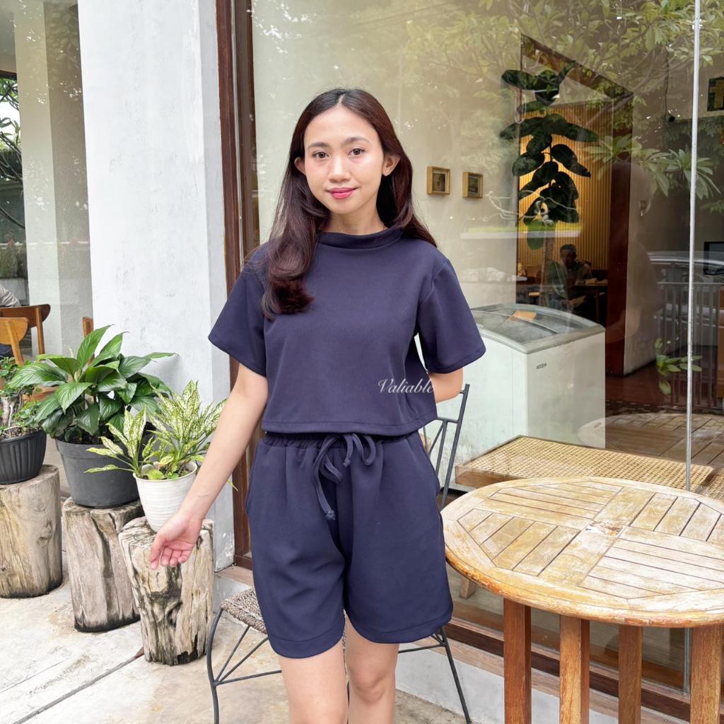 Sandrinna One Set - Setelan Crop Celana Pendek Knit