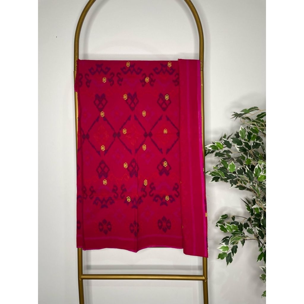 Kamen Endek Katun Tretes Emas