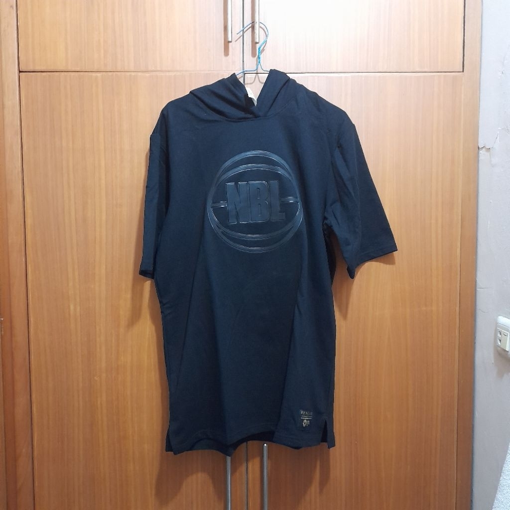 Kaos Hoodie T-shirt NBL Original Size M Black Hitam Tangan Pendek Short Sleeve Warm Up Pre-game Post