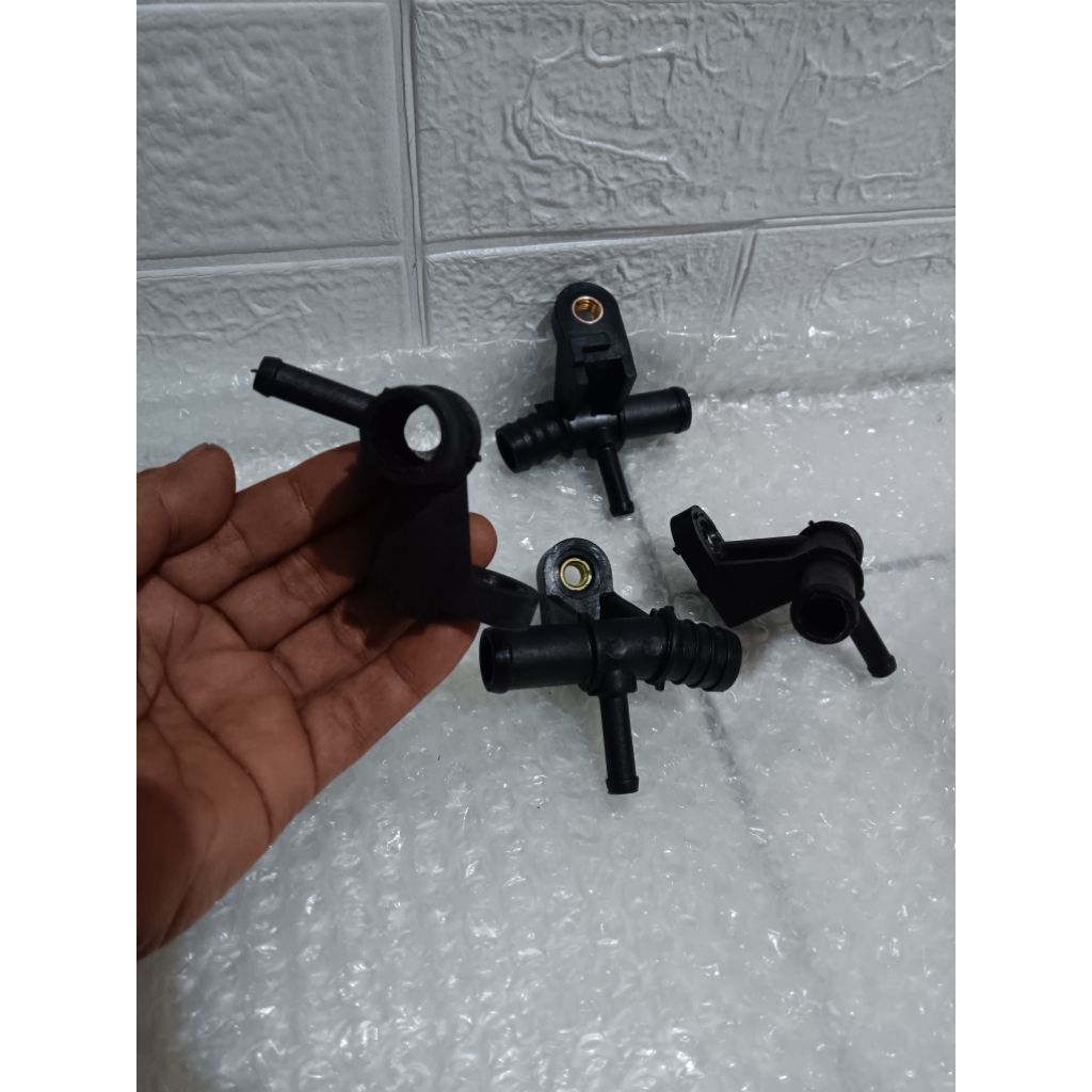SAMBUNGAN PIPA BYPASS RADIATOR ATAU AIR PENDINGIN PIPA BYPASS TOYOTA INNOVA HILUX