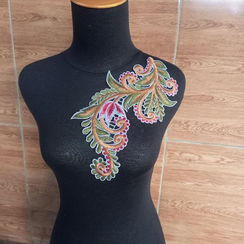 bordir bunga kerawang tempel dada dengan motif kerancang/kerawang