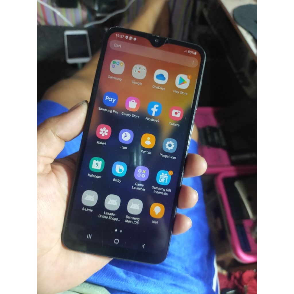 Samsung a50 (a505f) ram 6/128 minus retak dua helai lcd lokal sama batrai bekas refilan yg lain aman