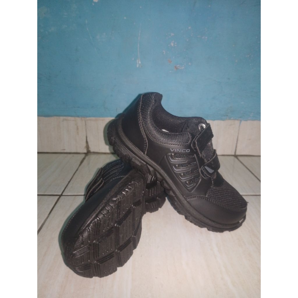 sepatu sneaker sekolah laki laki hitam polos
