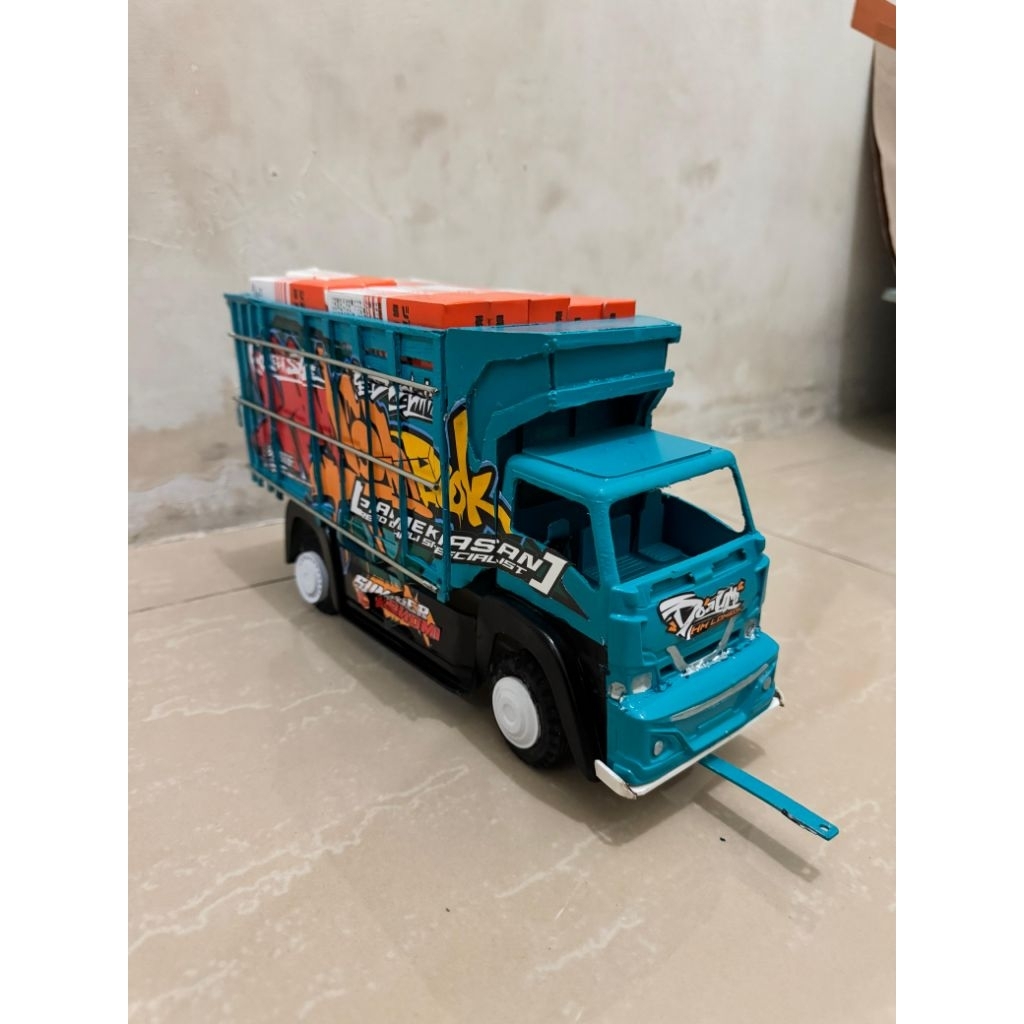 Miniatur Truk Plastik Madura Asyik