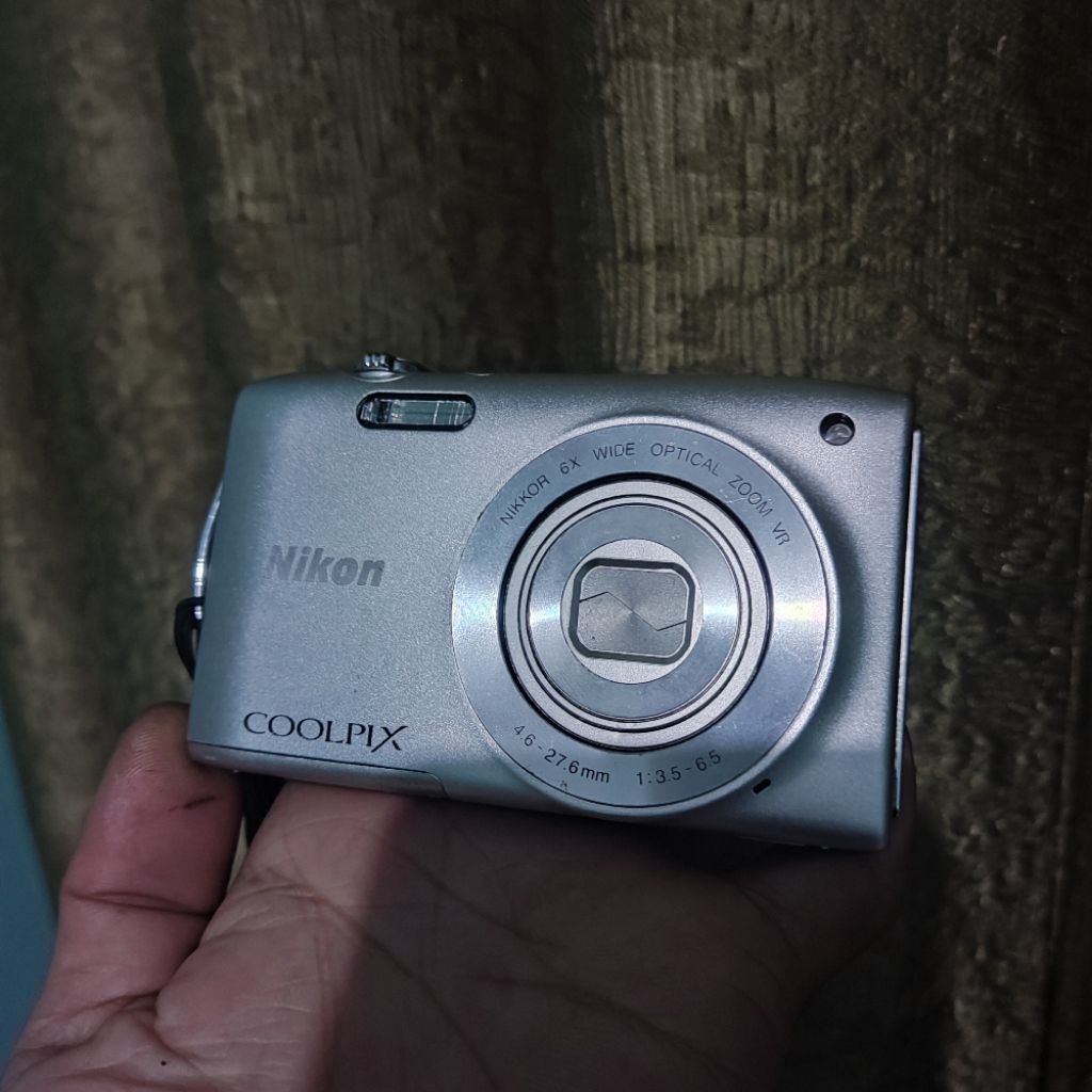 Nikon s3300
