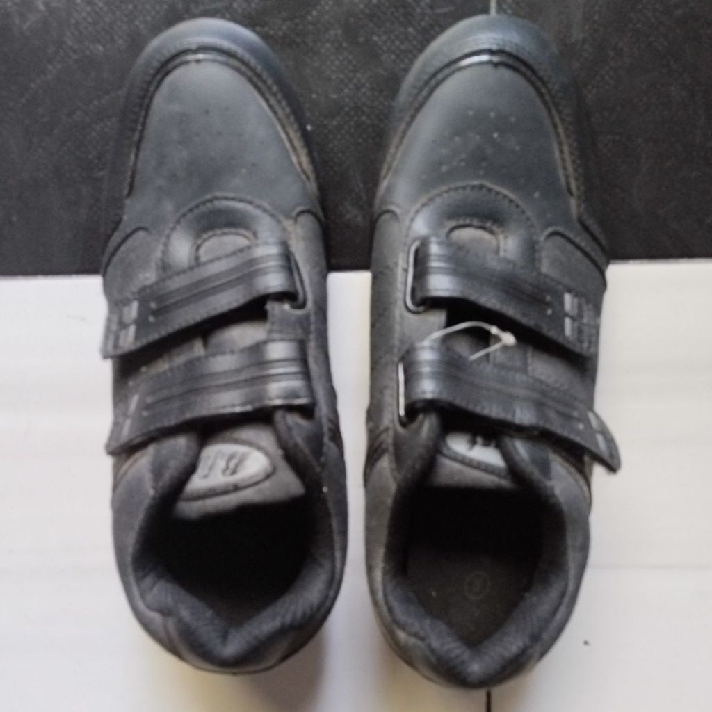 (NEW ) SALE Defect Sepatu B First by BATA