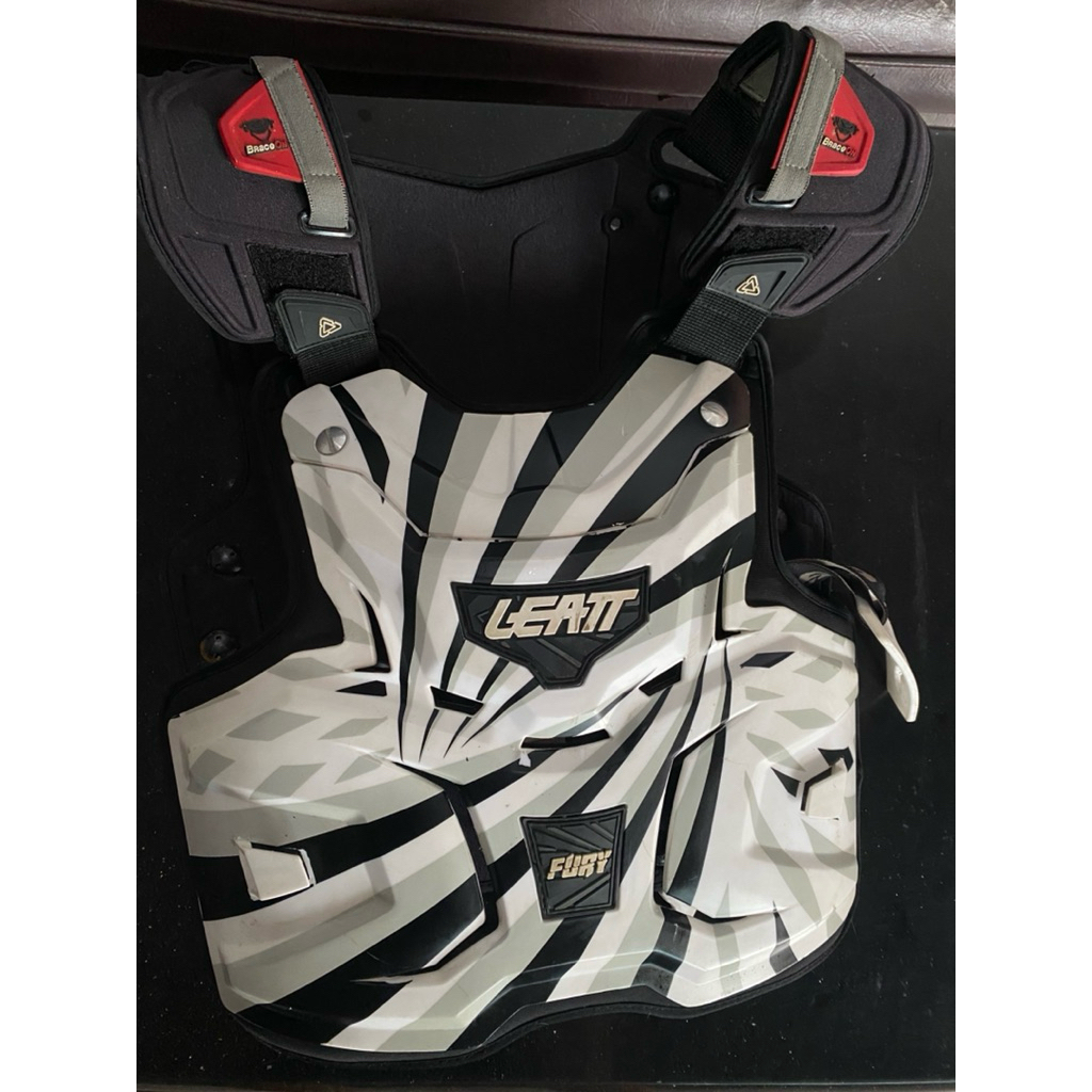 body protector leatt