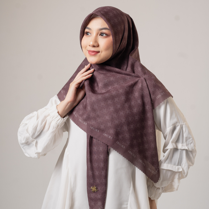 HISORA Kerudung Segi Empat Motif Voal Signature Fine Lasercut Hijab Premium Yui Maroon