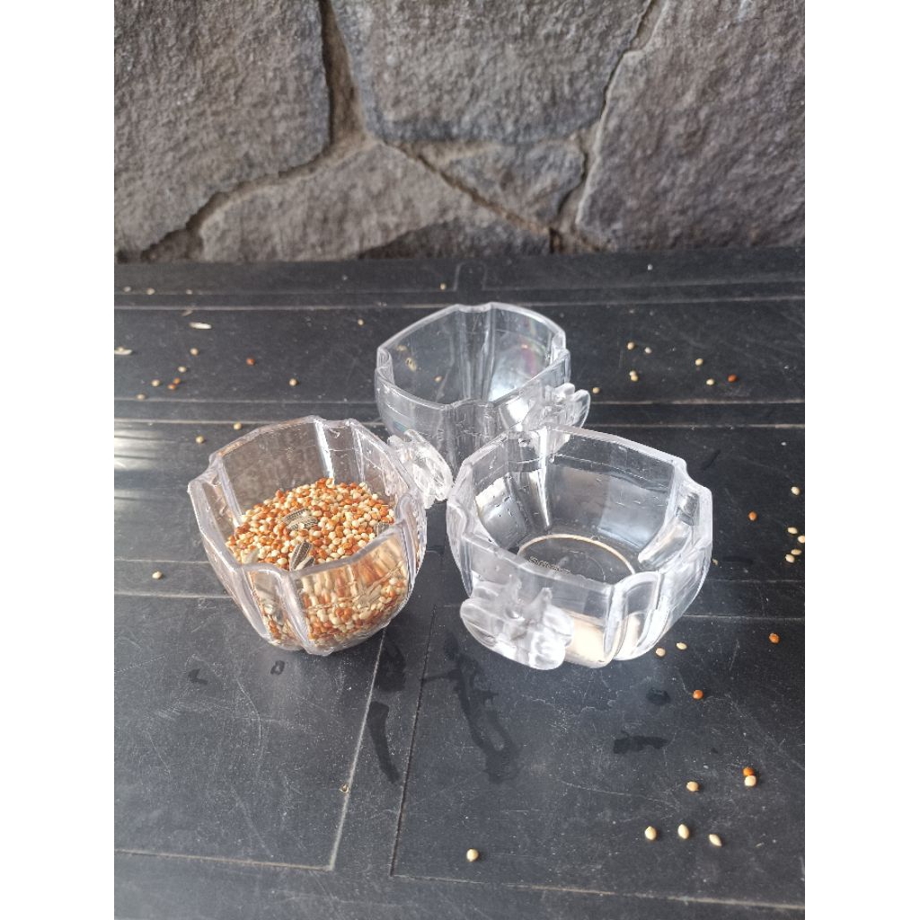 Cepuk segi 8 cekung tempat makan&minum burung lovebird kenari