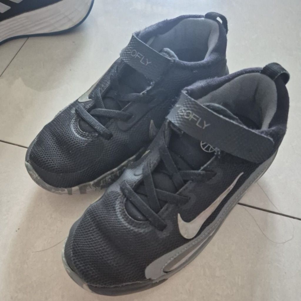 sepatu basket bekas Nike Ori size 31 kondisi 80%.