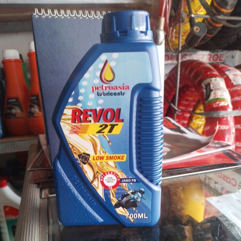 oli samping 2tak motor REVOL 2T 700ml asli100%original performa baik synthetic wangi