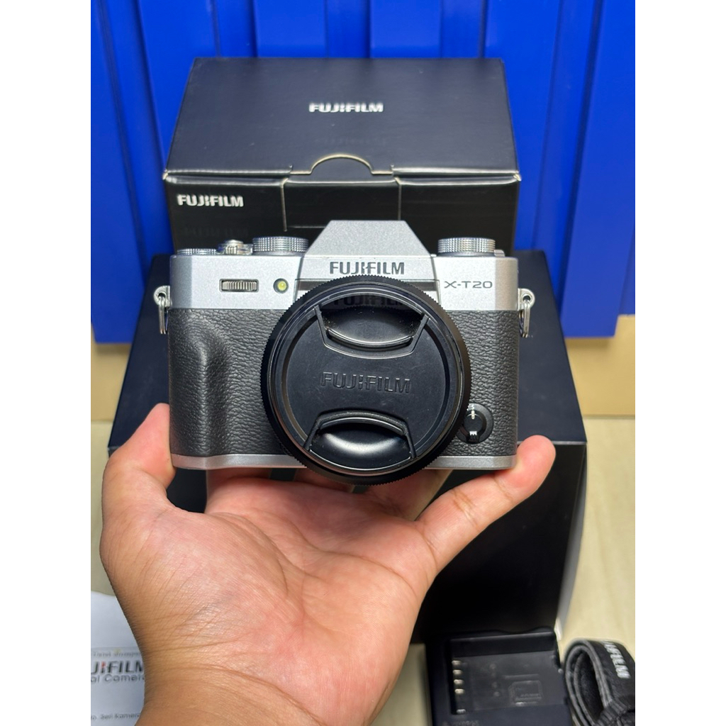 Kamera Fujifilm XT20 Lensa Kit 15-45 Fullset Box